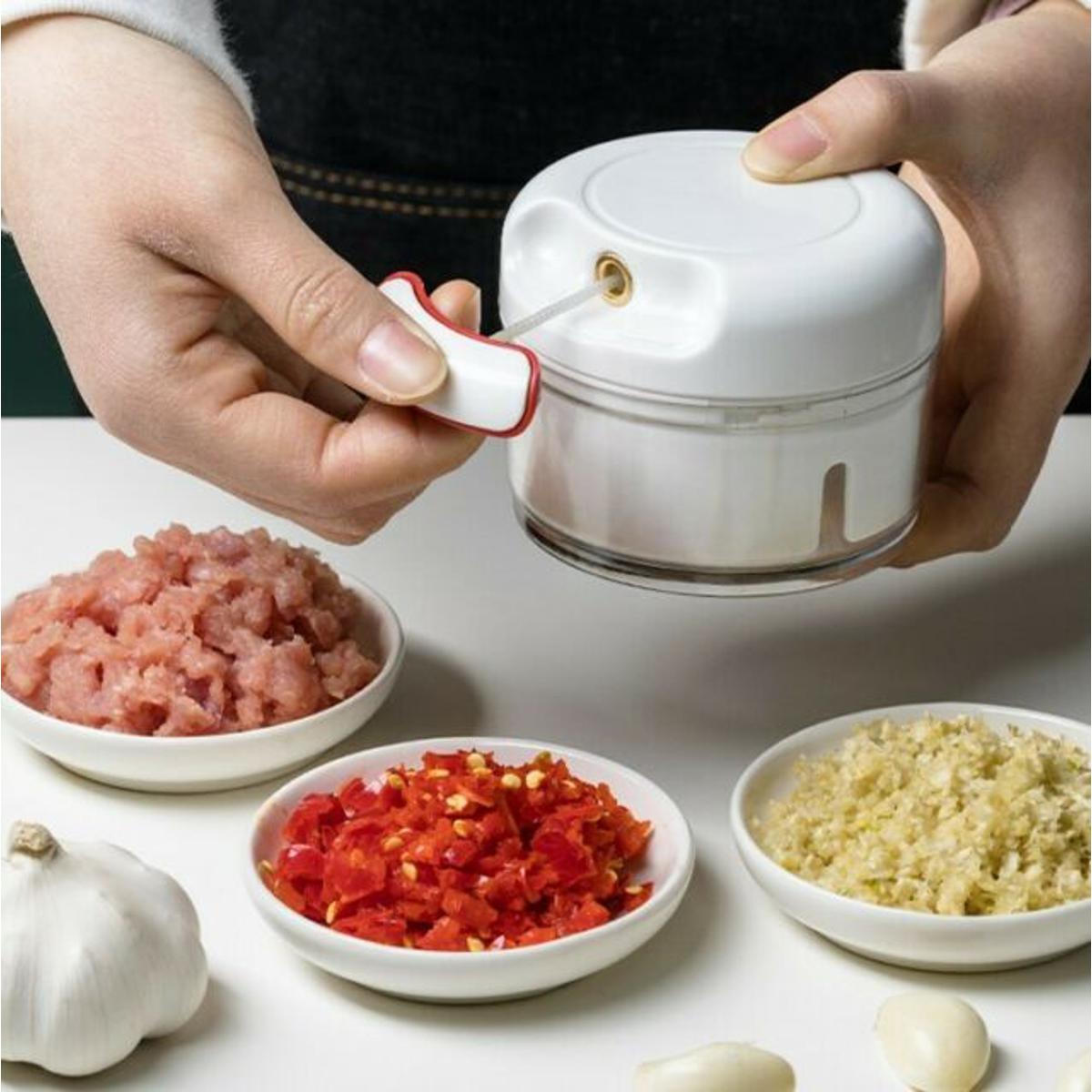 Mini Speedy Chopper – Manual Hand Pull Garlic Slicer for Vegetables, Fruits & Meat